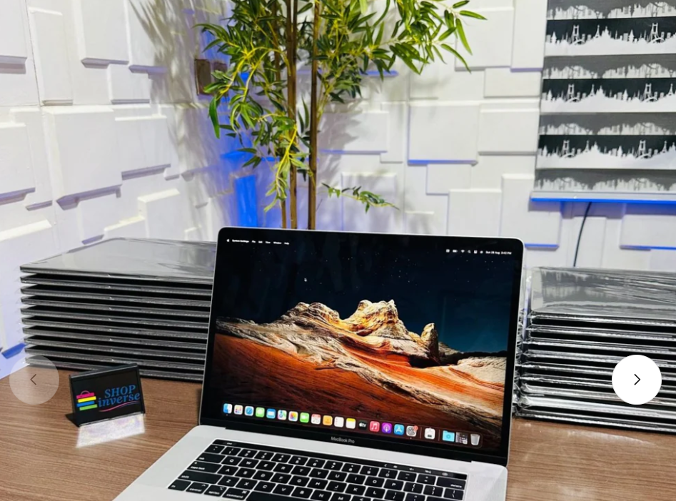 Core i7 - 256GB SSD - 16GB RAM - 4GB Dedicated Graphics - Touch ID - Touch Bar - Keyboard Light - (Minor body dent)